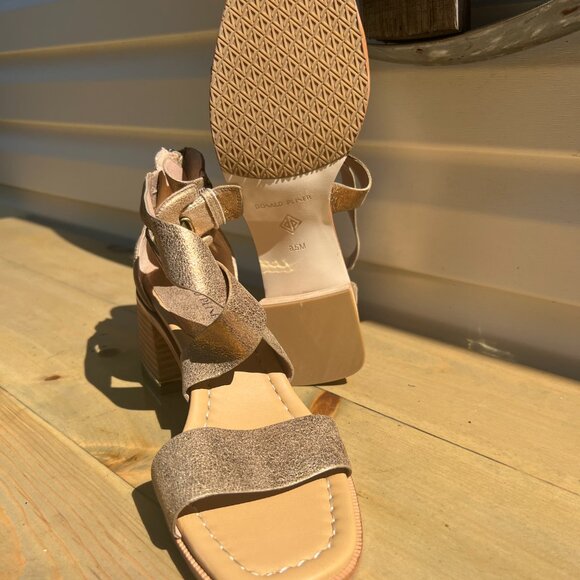 DONALD PLINER Women Helen Light Bronze Casual In Gold 8.5M - Picture 7 of 16